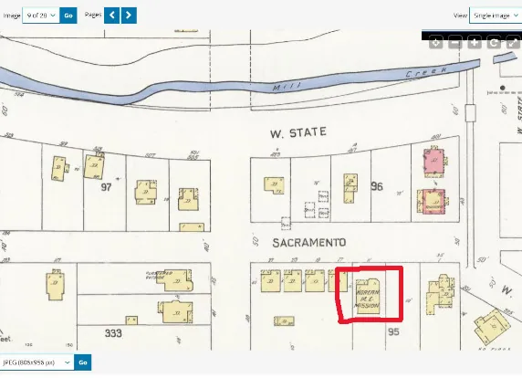 W. State Street와 Sacramento Avenue가 보이는 1908년 레드랜즈 샌본 화재보험 지도 컬러 스캔. Sacramento의 건물 하나가 빨간 상자로 표시됨