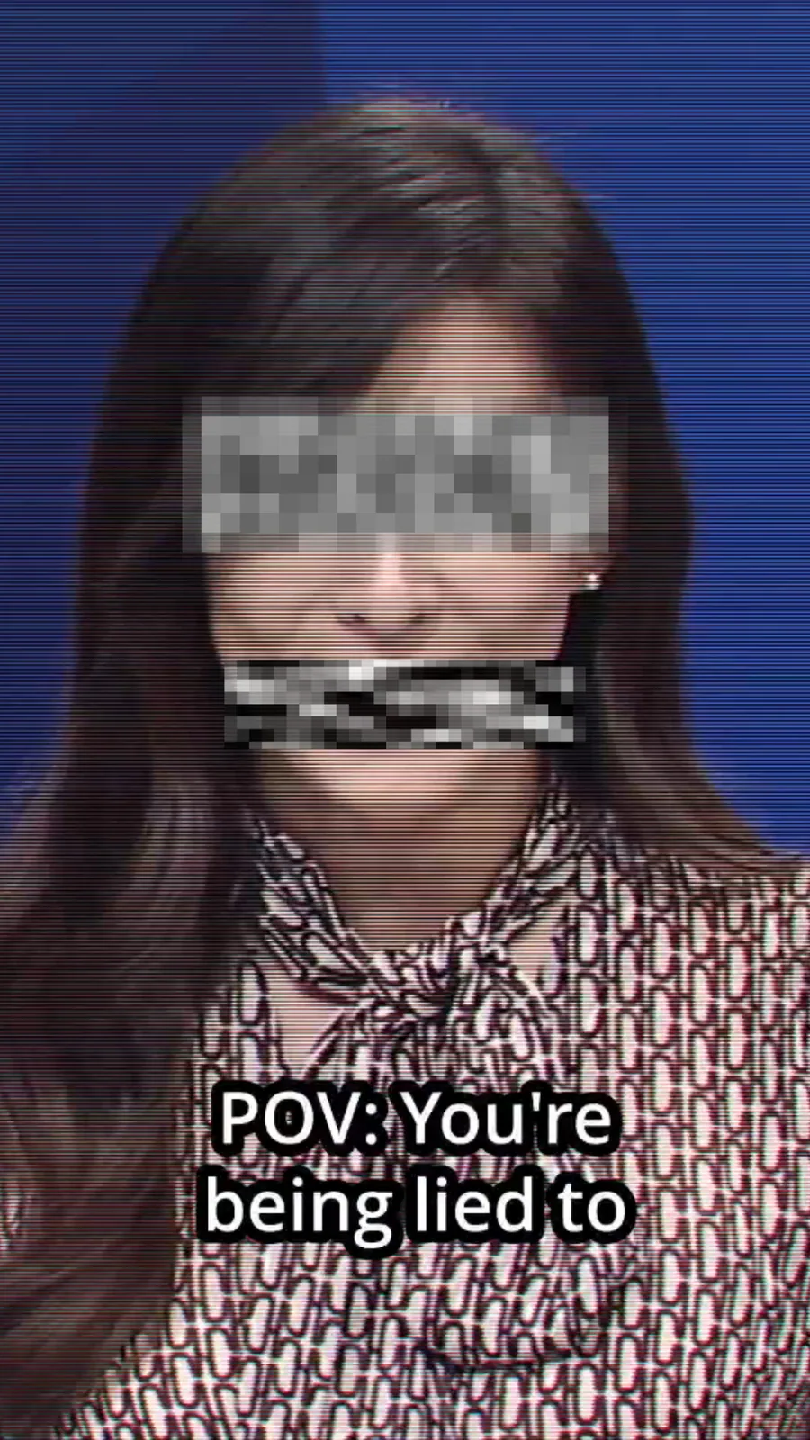 표지 프레임: 뉴스 데스크의 여성. 눈과 입이 모자이크 처리되어 있고, 파란 화면에 주사선이 흐른다. 자막 “POV: You're being lied to”